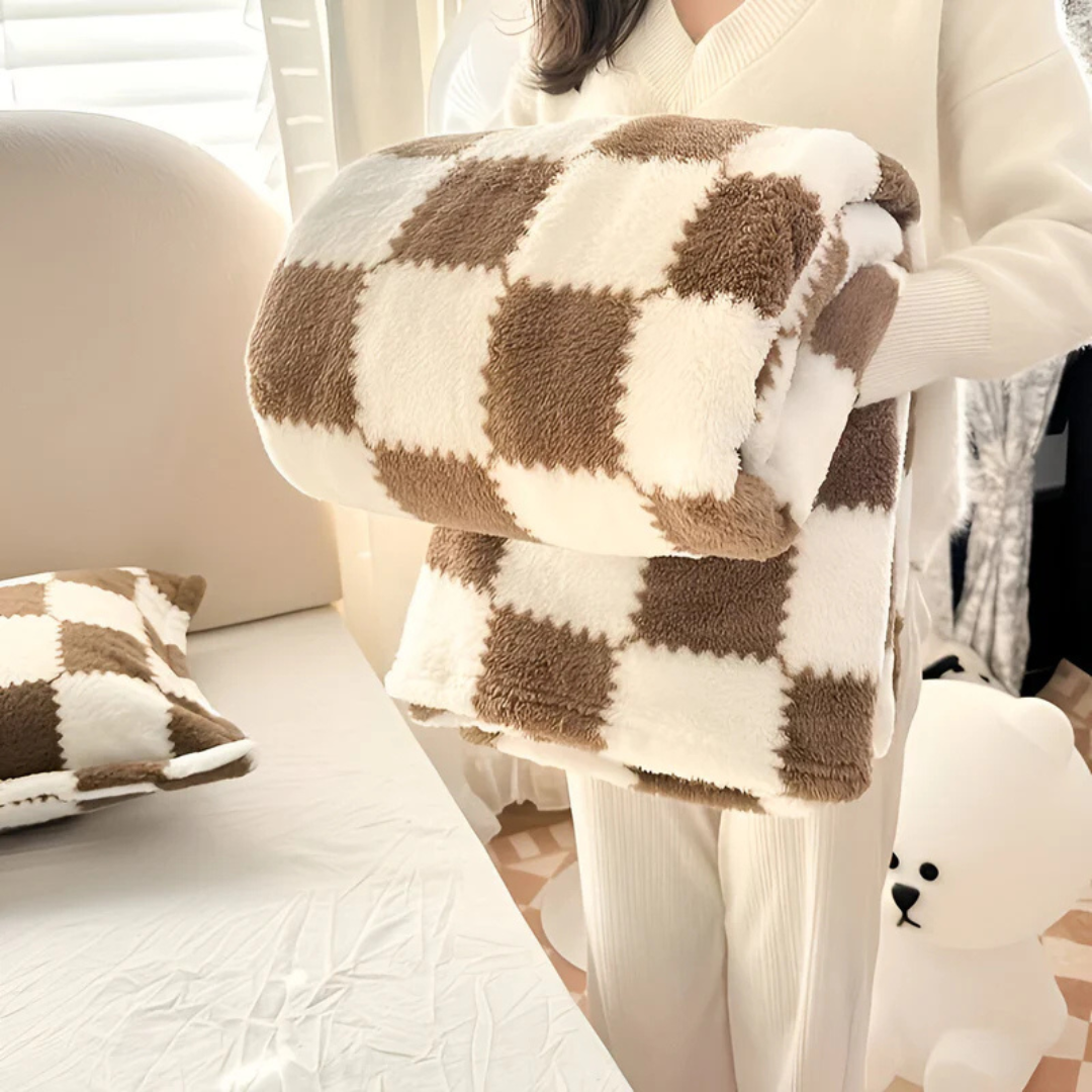 LoungeYard | Super Soft Fleece Blanket — product view 2
