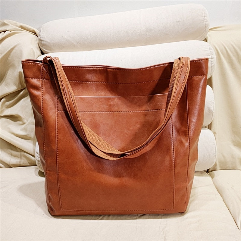 LoungeYard | Carry Not Just a Bag — Feel the Power of Perfect Order and Timeless Style Everywhere with You! — product view 6