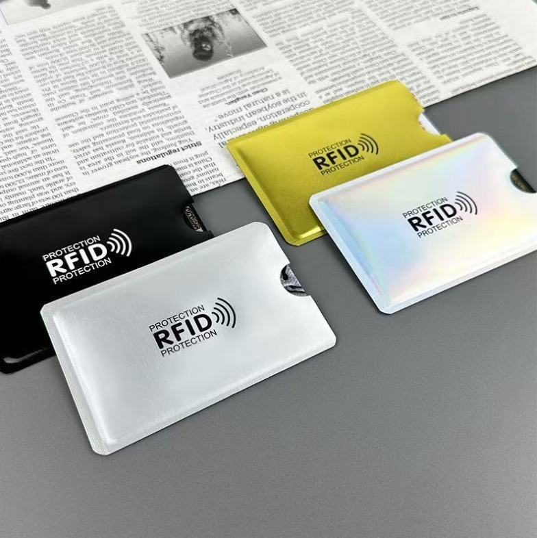 LoungeYard | Anti-Theft Card Shield — product view 1