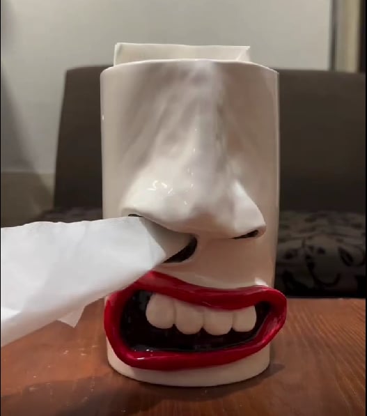 LoungeYard | JoyFace — Transforms everyday life into moments of happiness — product view 2