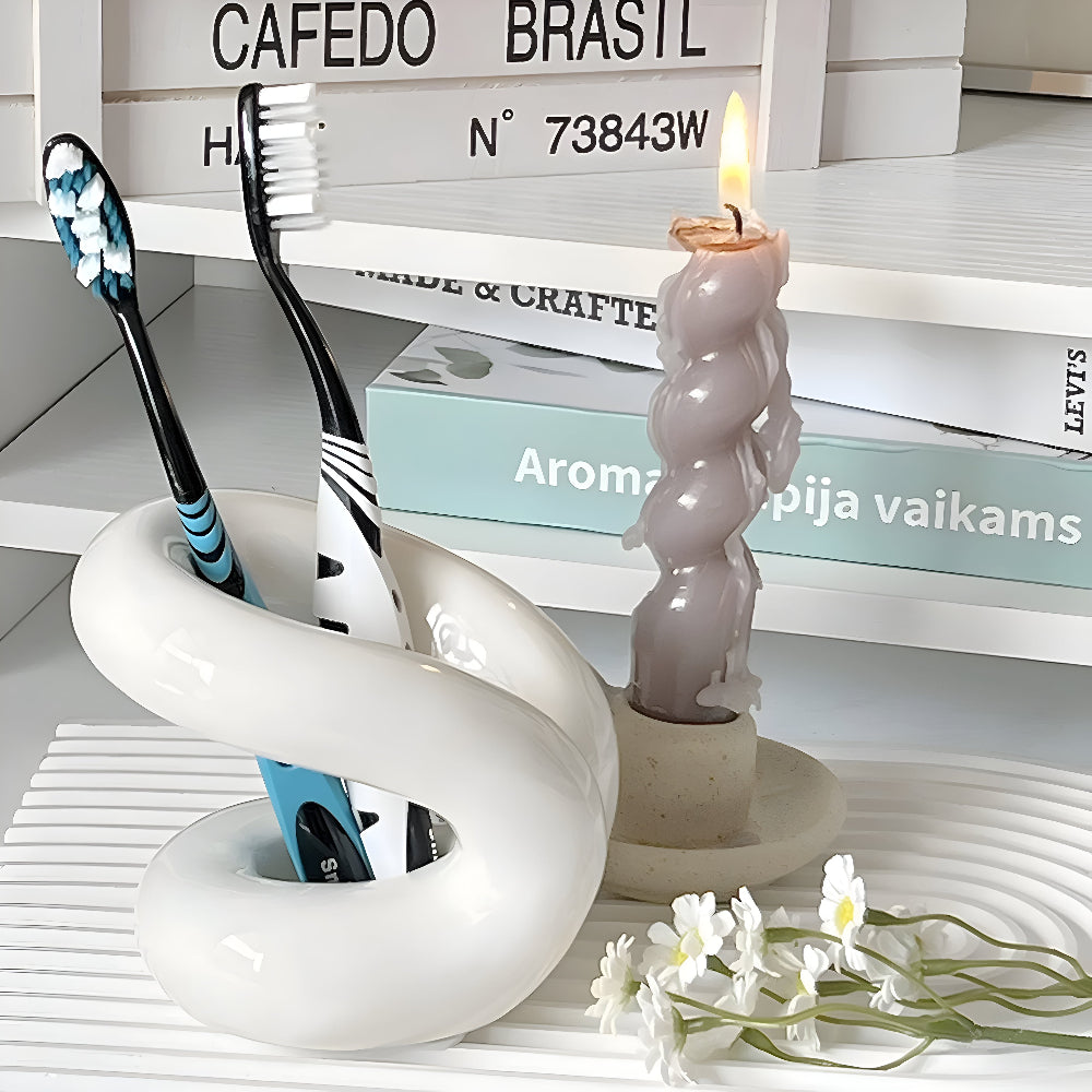 LoungeYard | Nordic Knot Ceramic Holder — product view 4