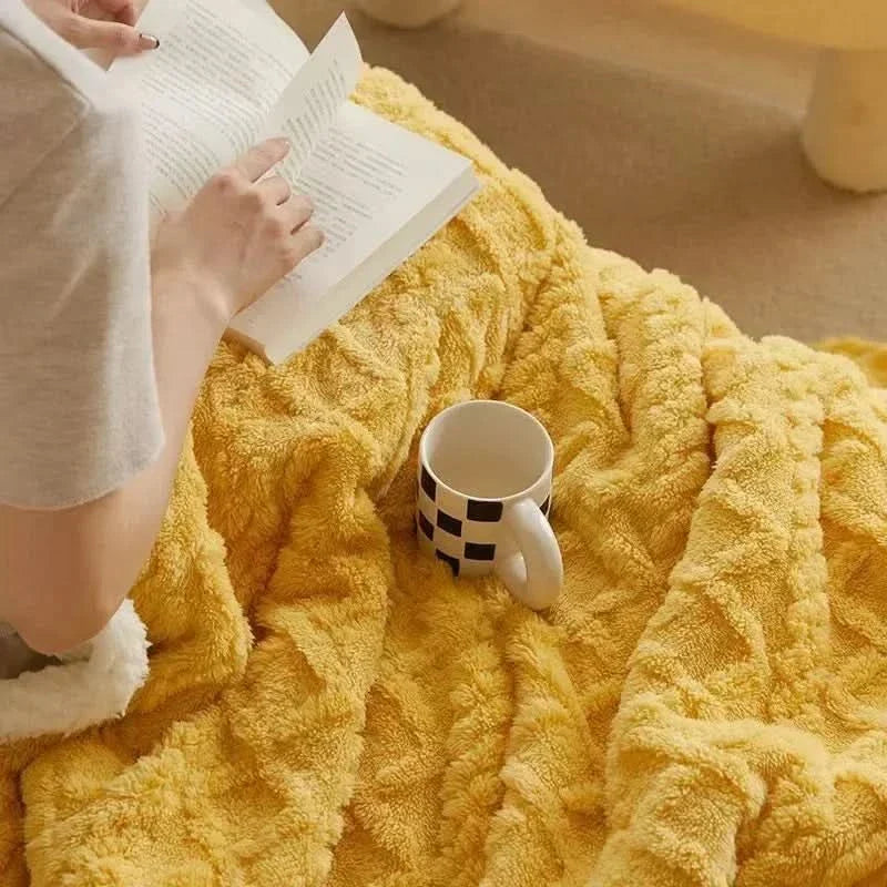 LoungeYard | Thick Lambswool Fleece Winter Blanket Soft Warm Throw — product view 6