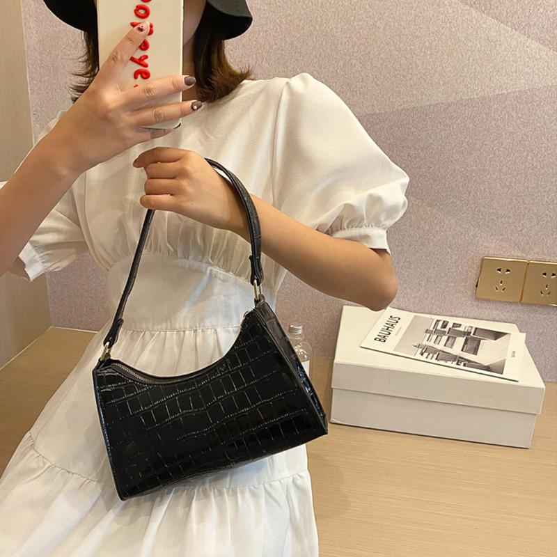 LoungeYard | Fashion Exquisite Shoulder Bag — product view 3