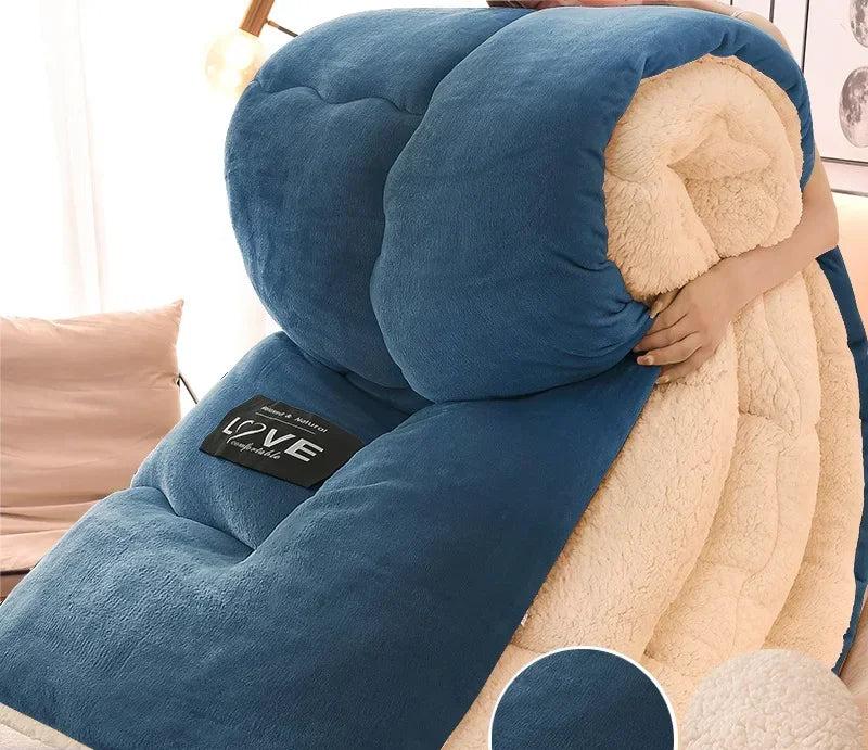 LoungeYard | Luxury Winter Duvet with Double Flannel Fleece - FrostGuard — product view 3
