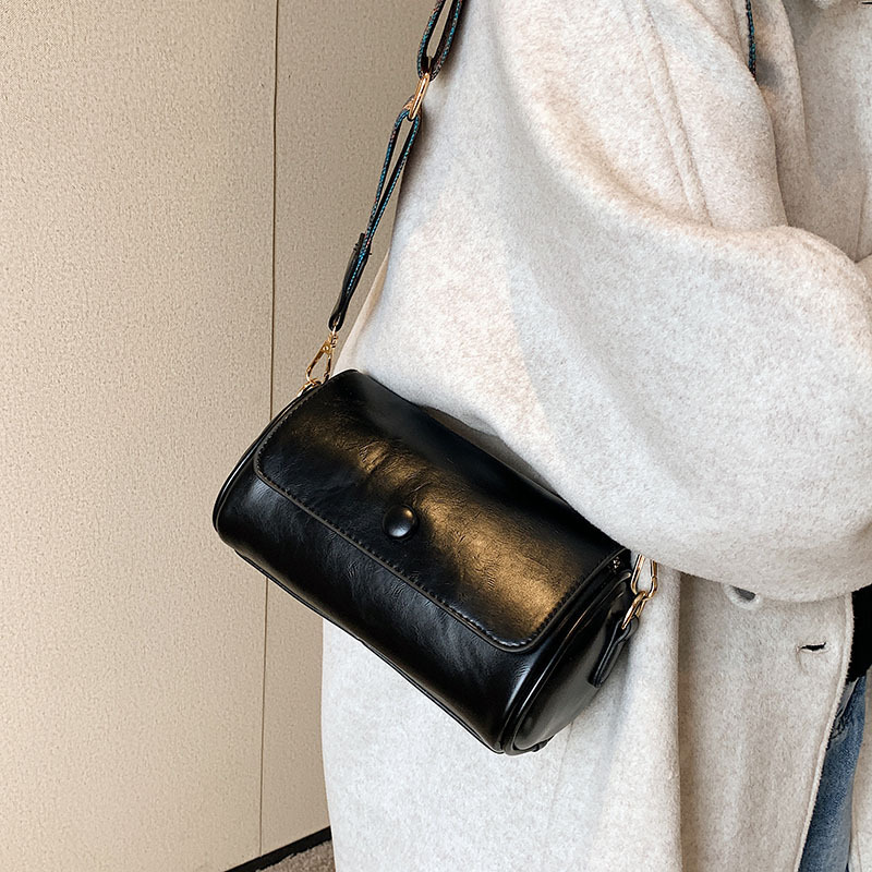 LoungeYard | Female Retro Cylinder Bag — product view 4