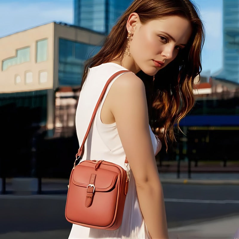 LoungeYard | Single shoulder messenger bag — product view 3