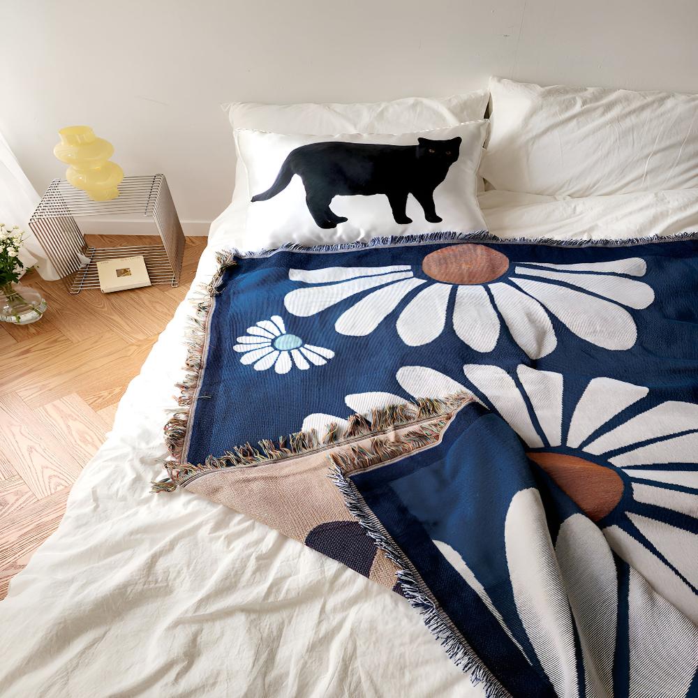 LoungeYard | Cozy Daisy Woven Throw — product view 4