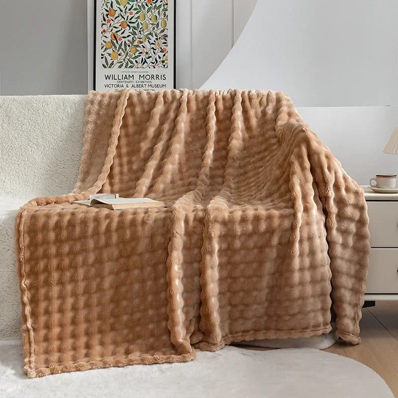 LoungeYard | Extra Soft Flannel Blanket - PlushBubble — product view 5