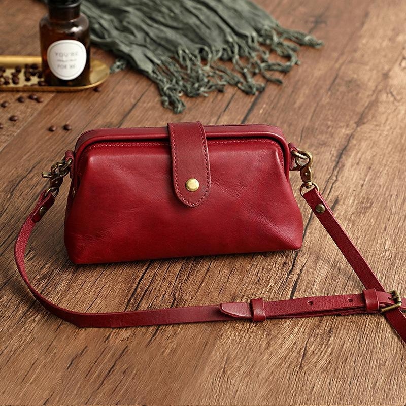 LoungeYard | Vintage handmade leather bag — product view 6