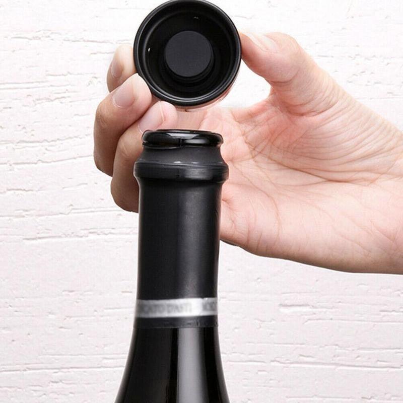 LoungeYard | 3 Piece Vacuum Bottle Stopper — product view 4