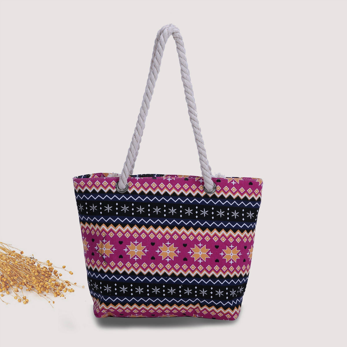 Fashionable beach bag made of sturdy cotton fabric LoungeYard — product view 2