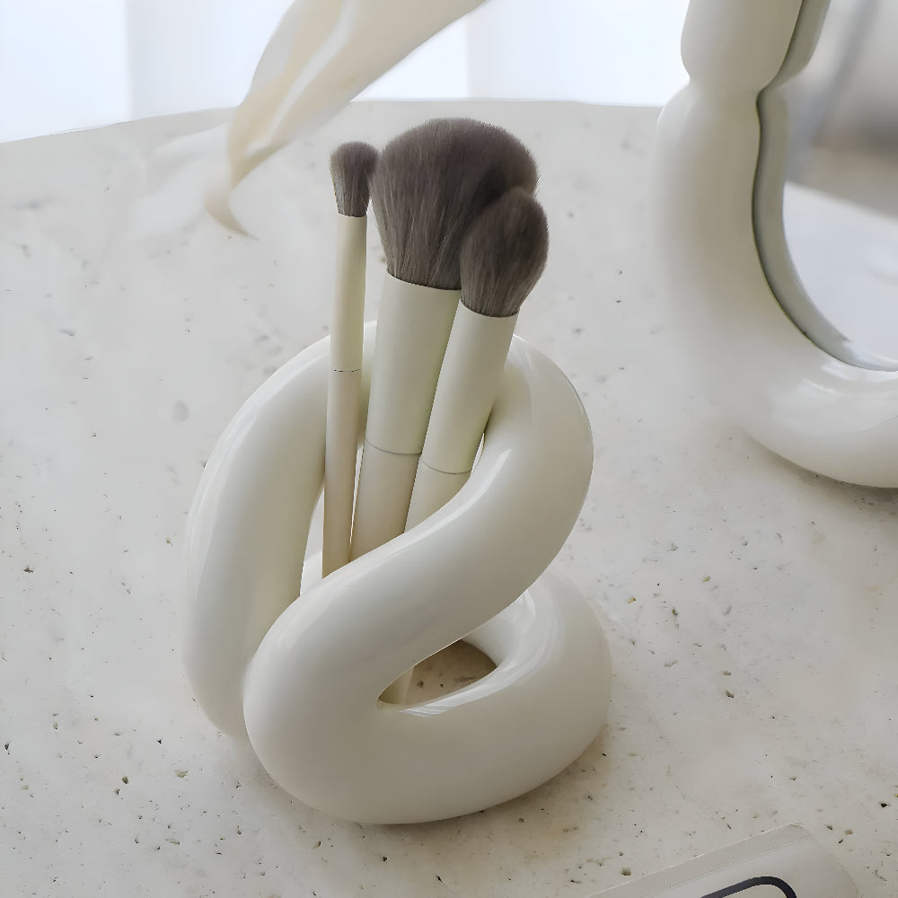 LoungeYard | Nordic Knot Ceramic Holder — product view 5