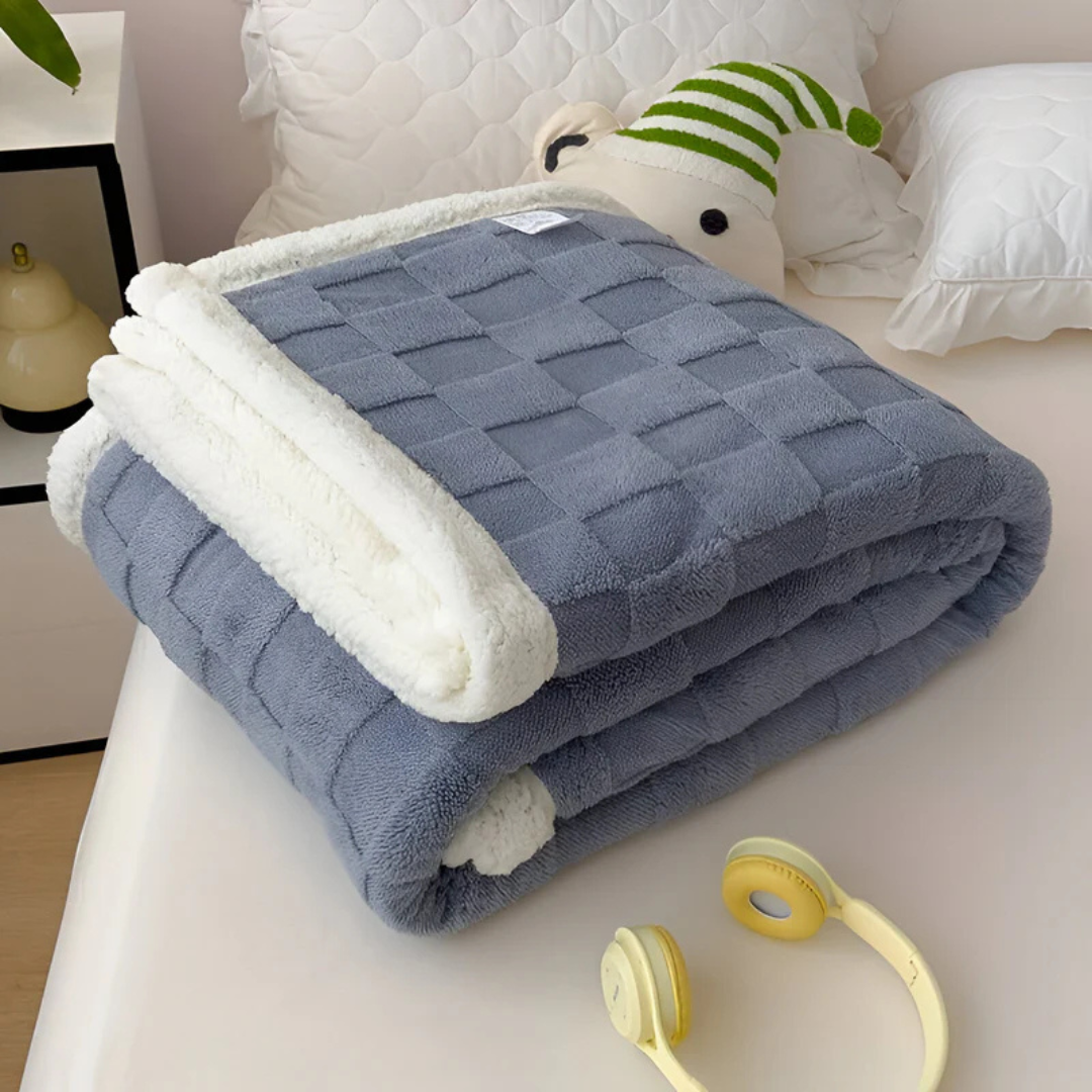 LoungeYard | Luxury Fleece Blanket — product view 2