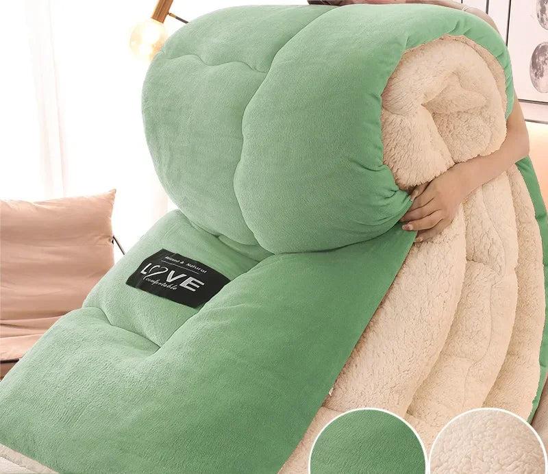LoungeYard | Luxury Winter Duvet with Double Flannel Fleece - FrostGuard — product view 5