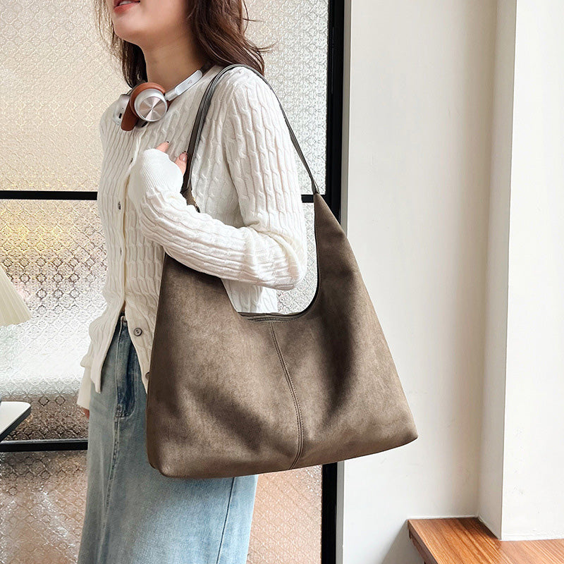 LoungeYard | Suede messenger bag with large capacity — product view 4