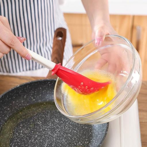 LoungeYard | Creative Grater Garlic Ginger Multifunctional Spoon — product view 3