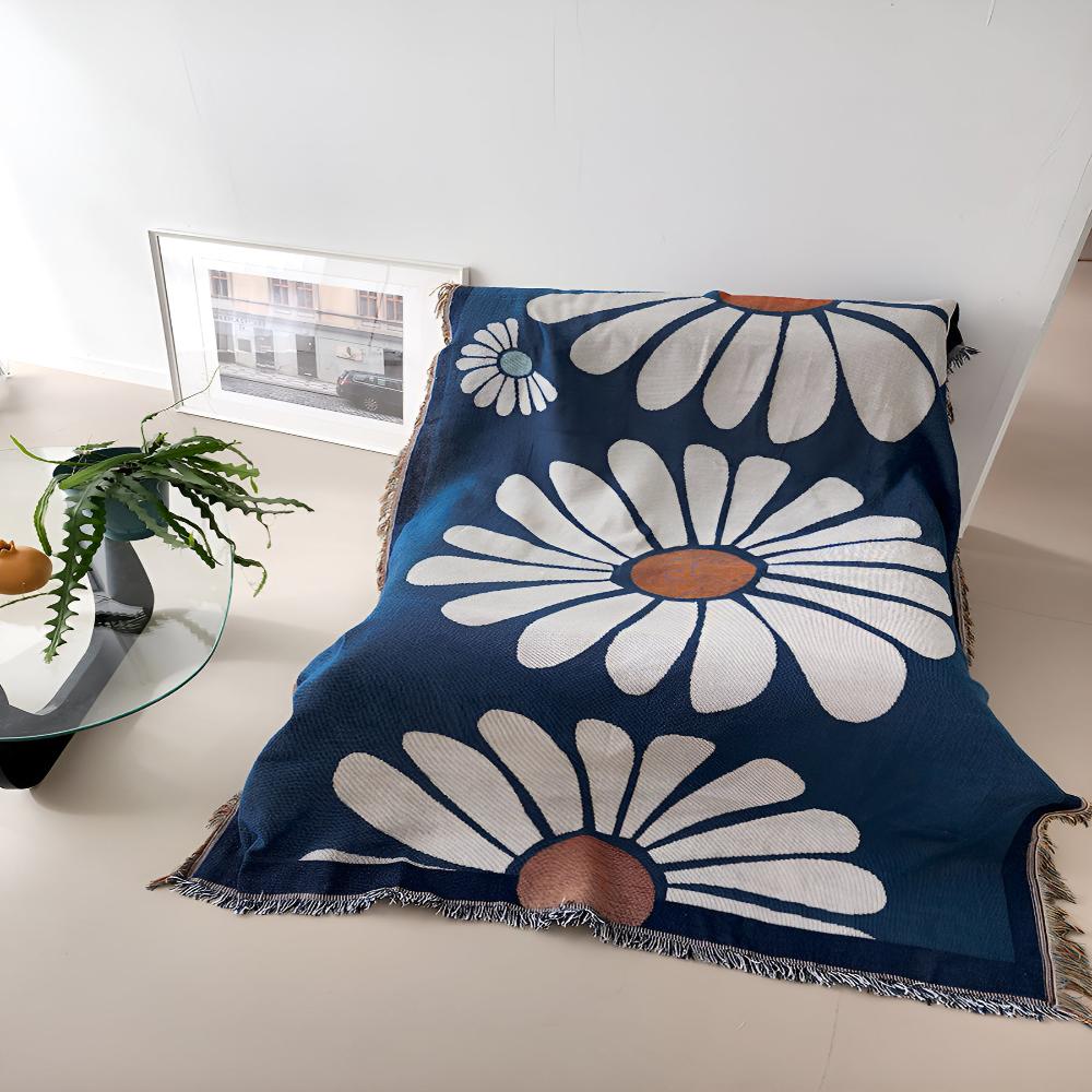 LoungeYard | Cozy Daisy Woven Throw — product view 2