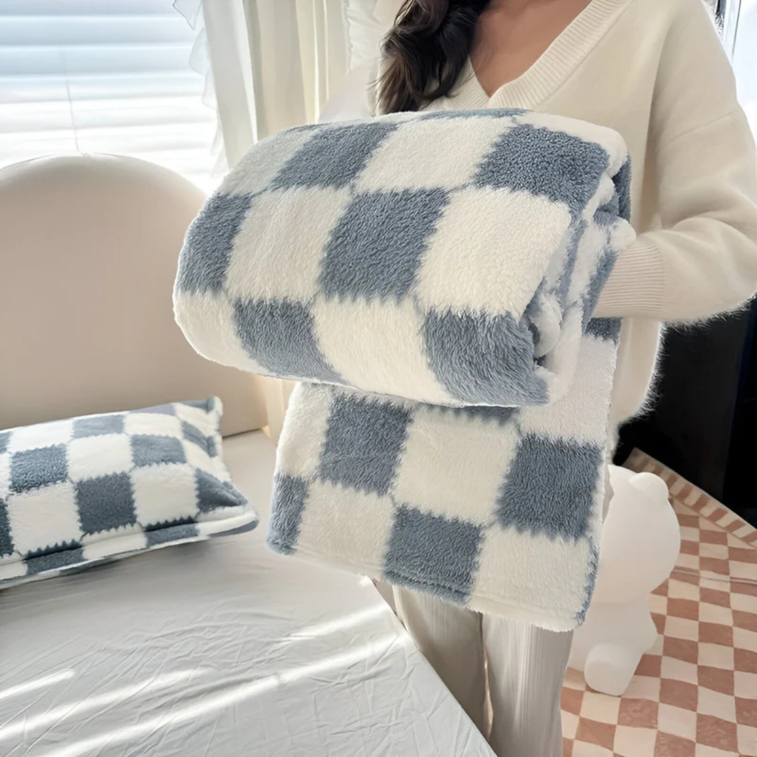 LoungeYard | Super Soft Fleece Blanket — product view 4