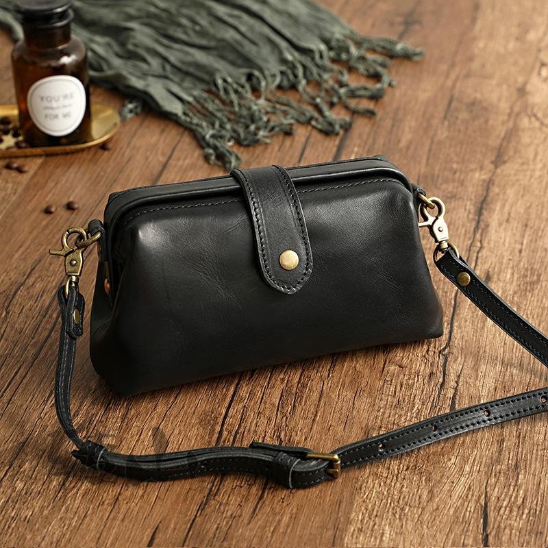 LoungeYard | Vintage handmade leather bag — product view 3