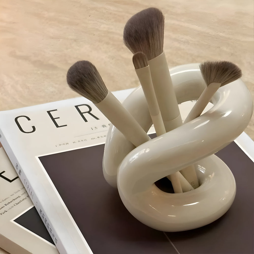 LoungeYard | Nordic Knot Ceramic Holder — product view 6