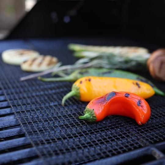 LoungeYard | Non-stick BBQ Grill Mat — product view 2