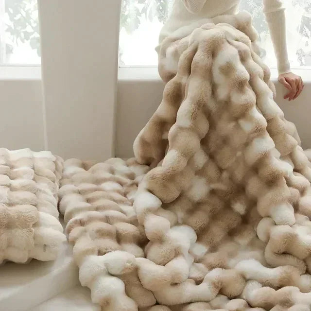 LoungeYard | Wearable Fluffy Blanket made of Faux Fur - VeluLuxe — product view 4