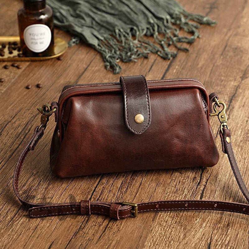 LoungeYard | Vintage handmade leather bag — product view 2