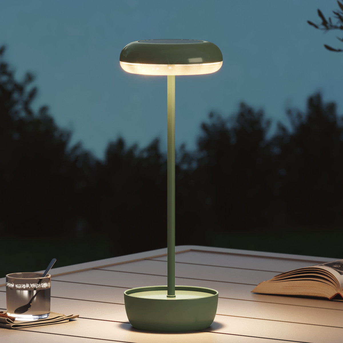 LOUNGE YARD Outdoor Table Lamp Solar Table Lamp with USB-Type C — product view 6