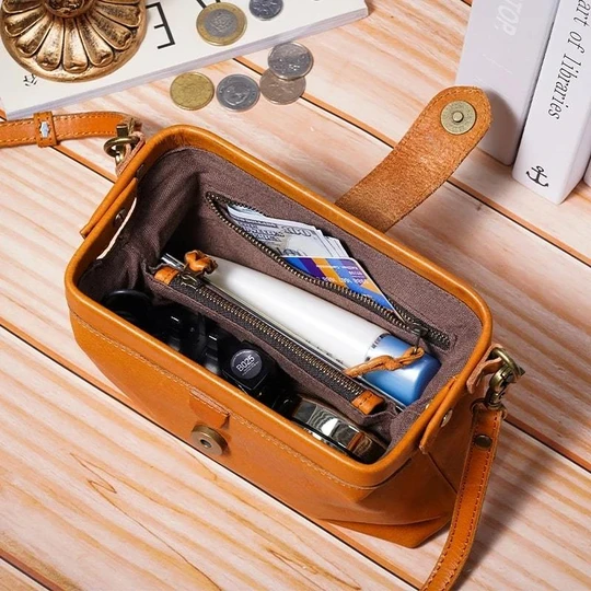 LoungeYard | Genuine Leather Retro Handmade Bag — product view 5