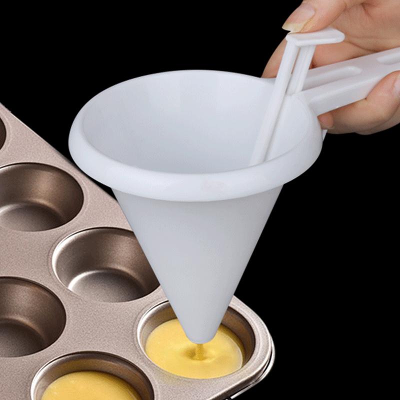 LoungeYard | Handheld Portion Cup Cake Dispenser — product view 6