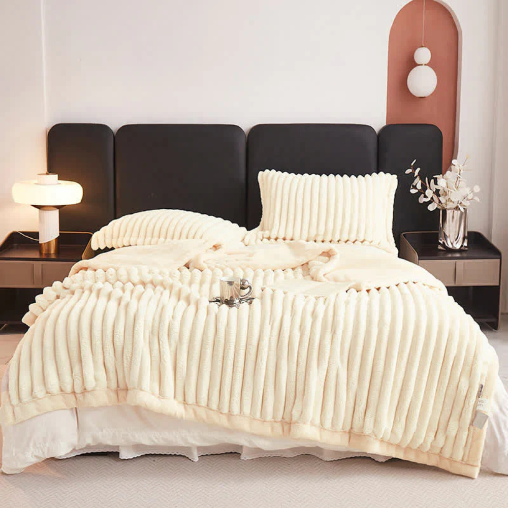 LoungeYard | Snuggly Faux Fur Fleece Blanket — product view 1