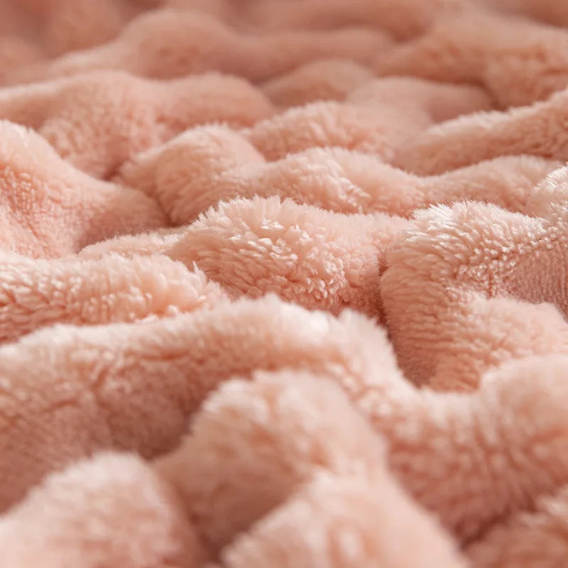 LoungeYard | Extra Soft Flannel Blanket - PlushBubble — product view 2