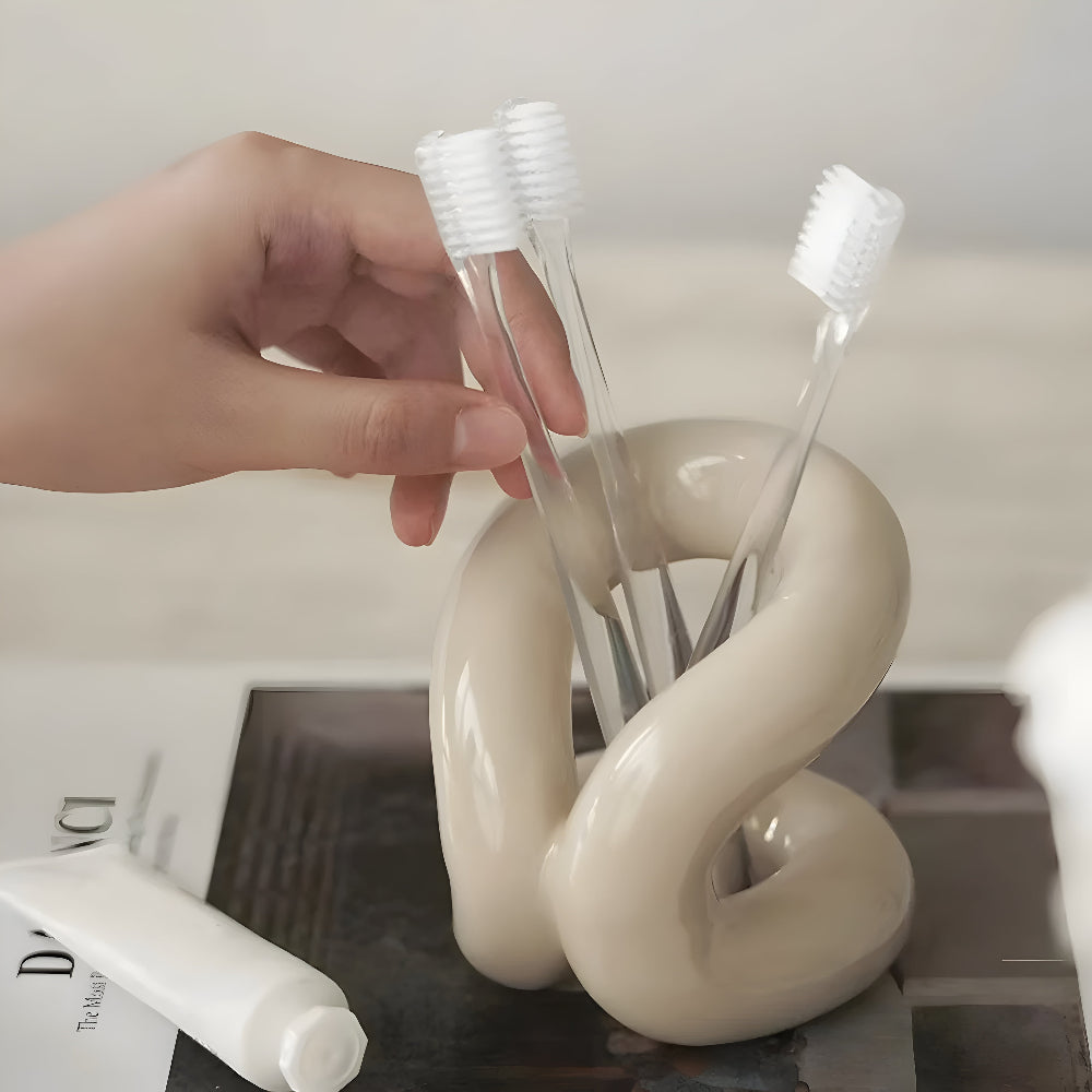 LoungeYard | Nordic Knot Ceramic Holder — product view 3