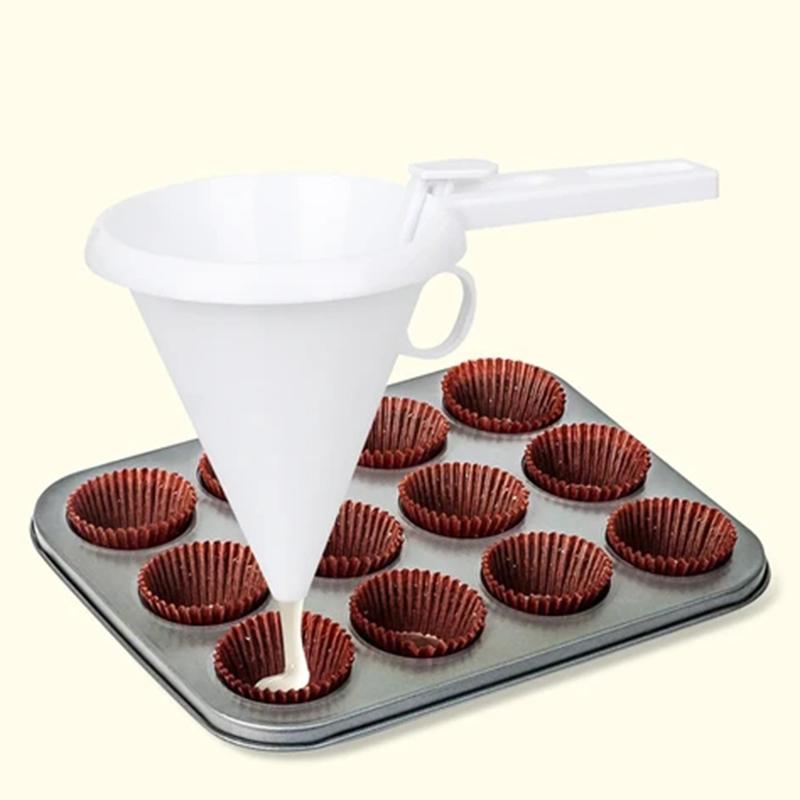 LoungeYard | Handheld Portion Cup Cake Dispenser — product view 7