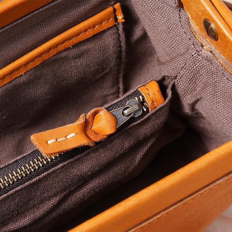 LoungeYard | Vintage handmade leather bag — product view 7