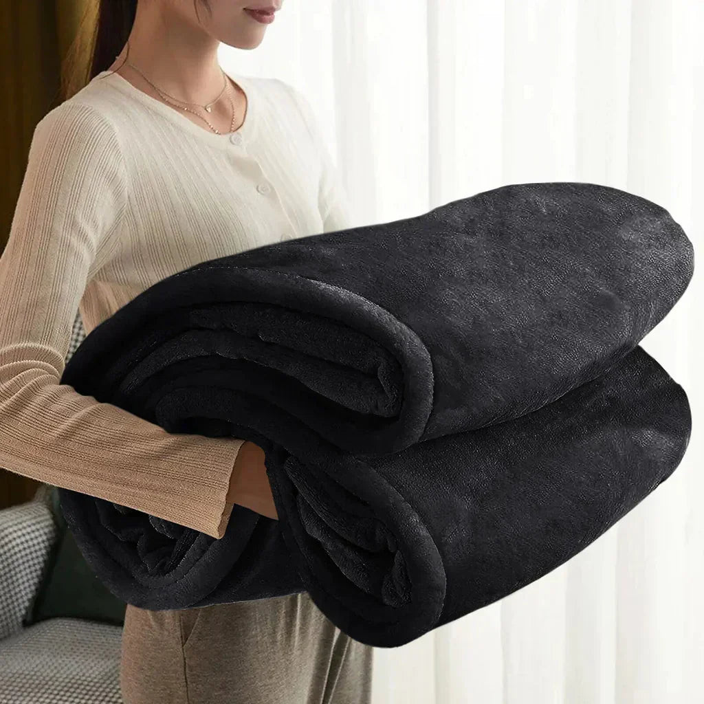LoungeYard | Maxime | Cozy Fleece Blanket for All Seasons - Extra Soft and Warm — product view 2