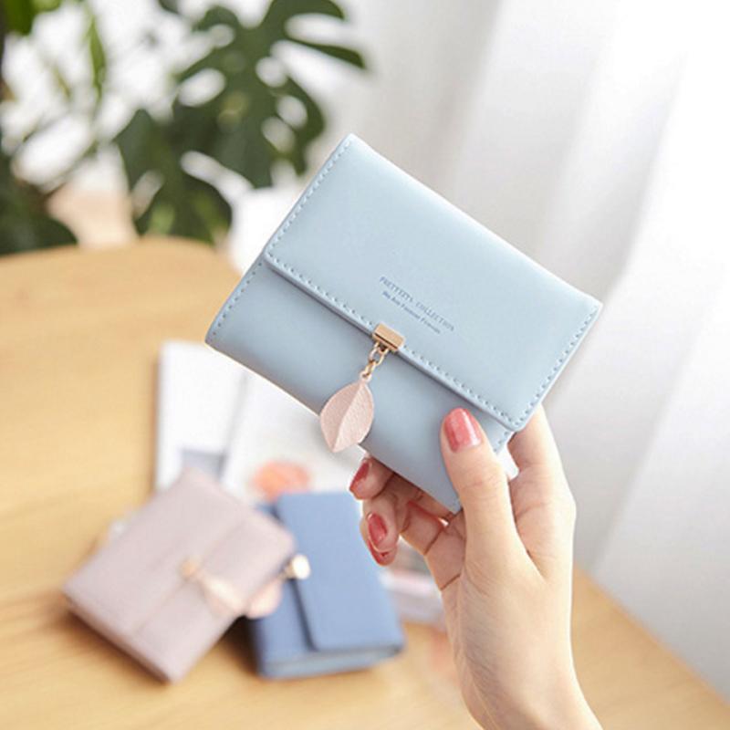 Short wallet with three folds and leaf decor | LoungeYard — product view 3