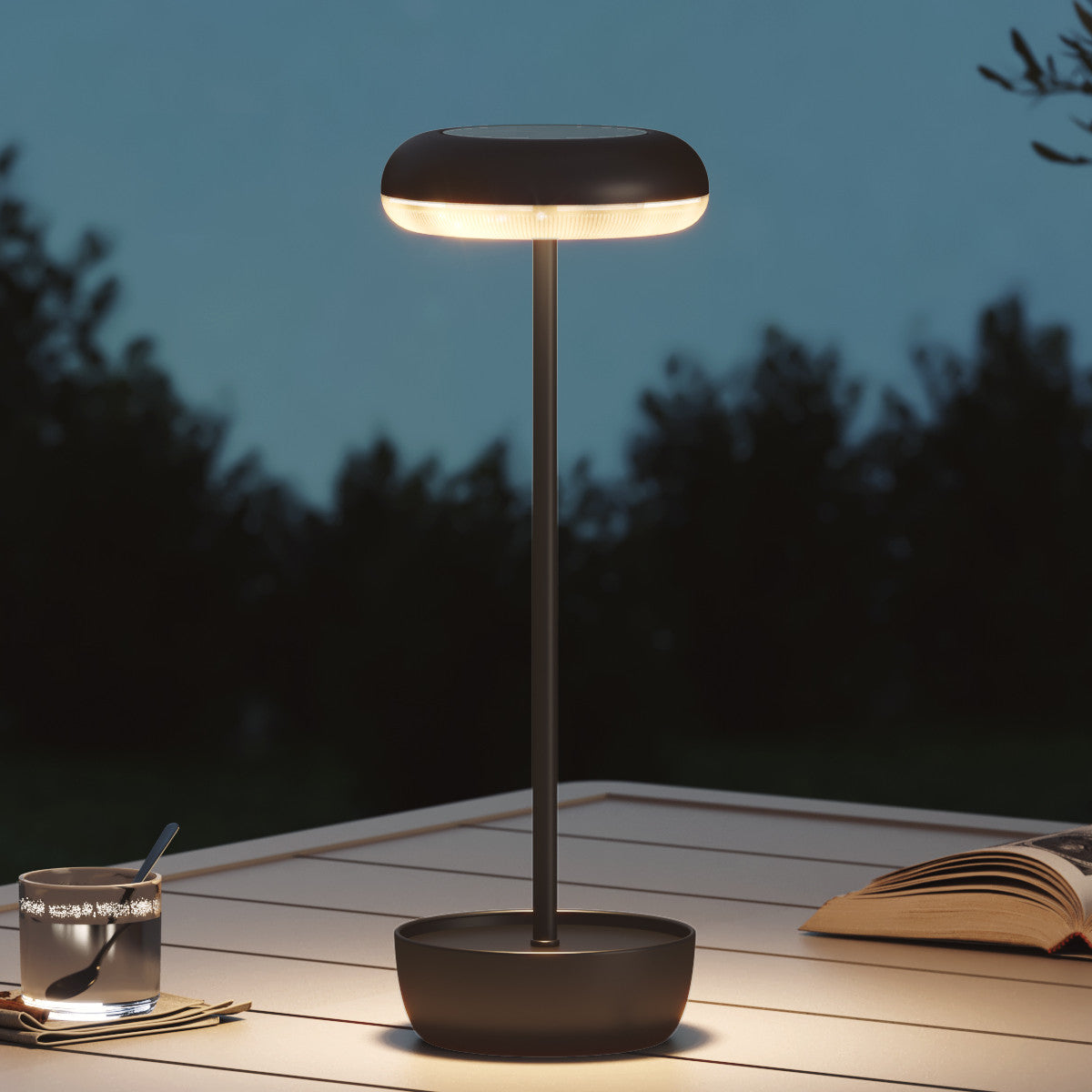 LOUNGE YARD Outdoor Table Lamp Solar Table Lamp with USB-Type C — product view 2