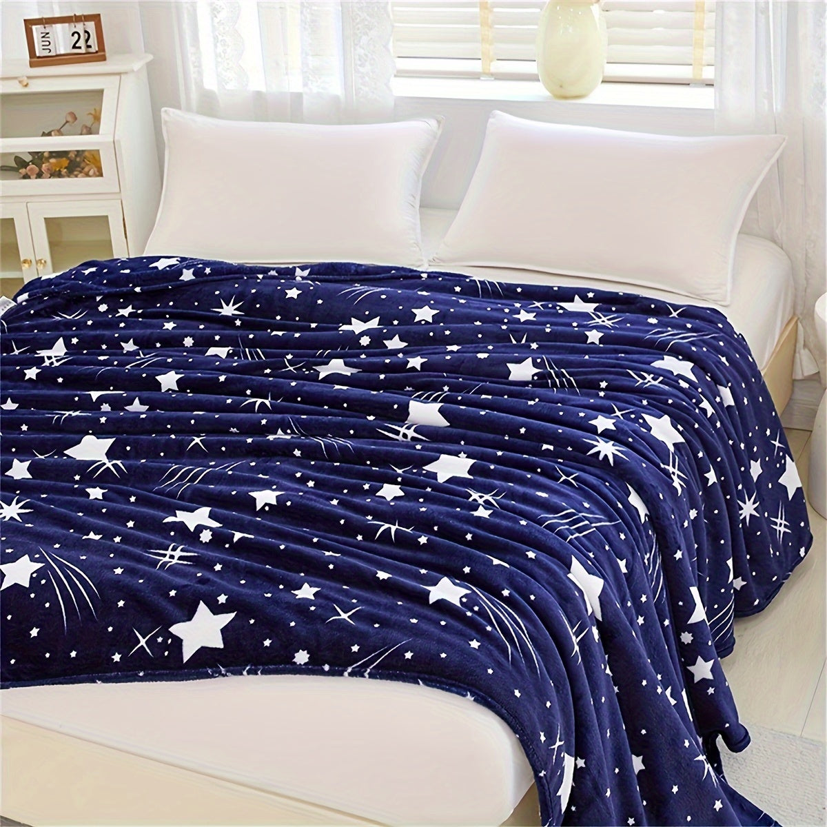MeteorFleece – Soft Fleece Blanket with Meteor Pattern LoungeYard — product view 3