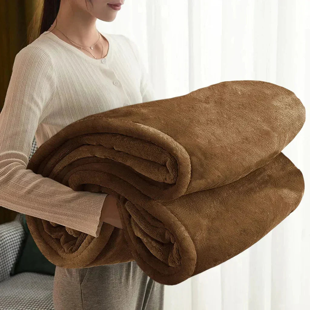 LoungeYard | Maxime | Cozy Fleece Blanket for All Seasons - Extra Soft and Warm — product view 3
