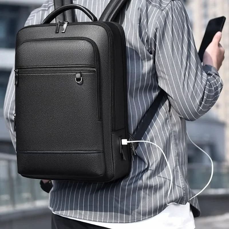 LoungeYard | MobilLux Leather Rucksack – For work, travel & modern mobility — product view 3