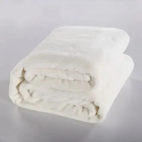 LoungeYard | Maxime | Cozy Fleece Blanket for All Seasons - Extra Soft and Warm — product view 4
