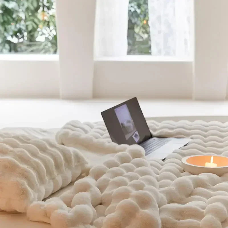 LoungeYard | Reversible SnuggleSoft fleece blanket Annual warmth — product view 2