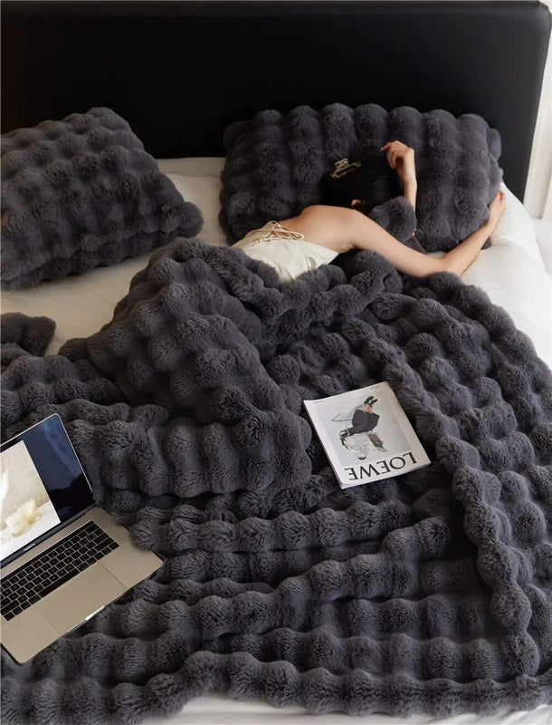 LoungeYard | Reversible SnuggleSoft fleece blanket Annual warmth — product view 7