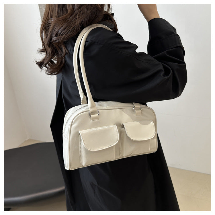 LoungeYard | Slim and practical shoulder bag for everyday use — product view 2