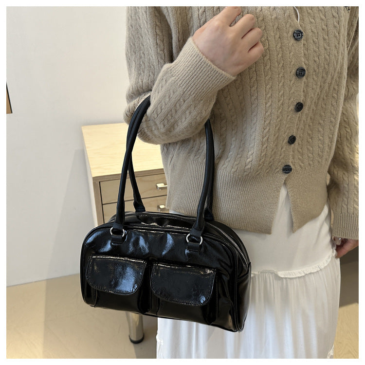 LoungeYard | Slim and practical shoulder bag for everyday use — product view 3