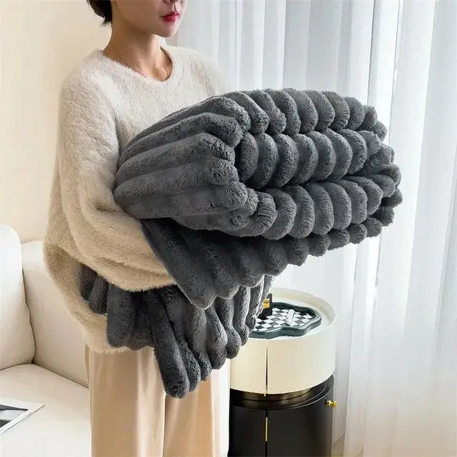 LoungeYard | CozyFleece Plush Blanket Soft Warm Throw — product view 3