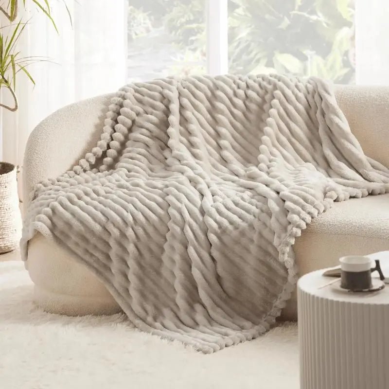 LoungeYard | CozyFleece Plush Blanket Soft Warm Throw — product view 5