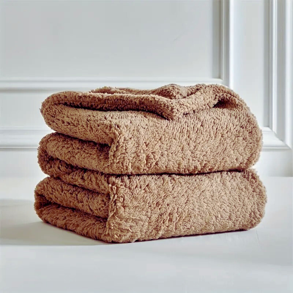 LoungeYard | DoubleCozy | Double-sided Sherpa fleece blanket — product view 3