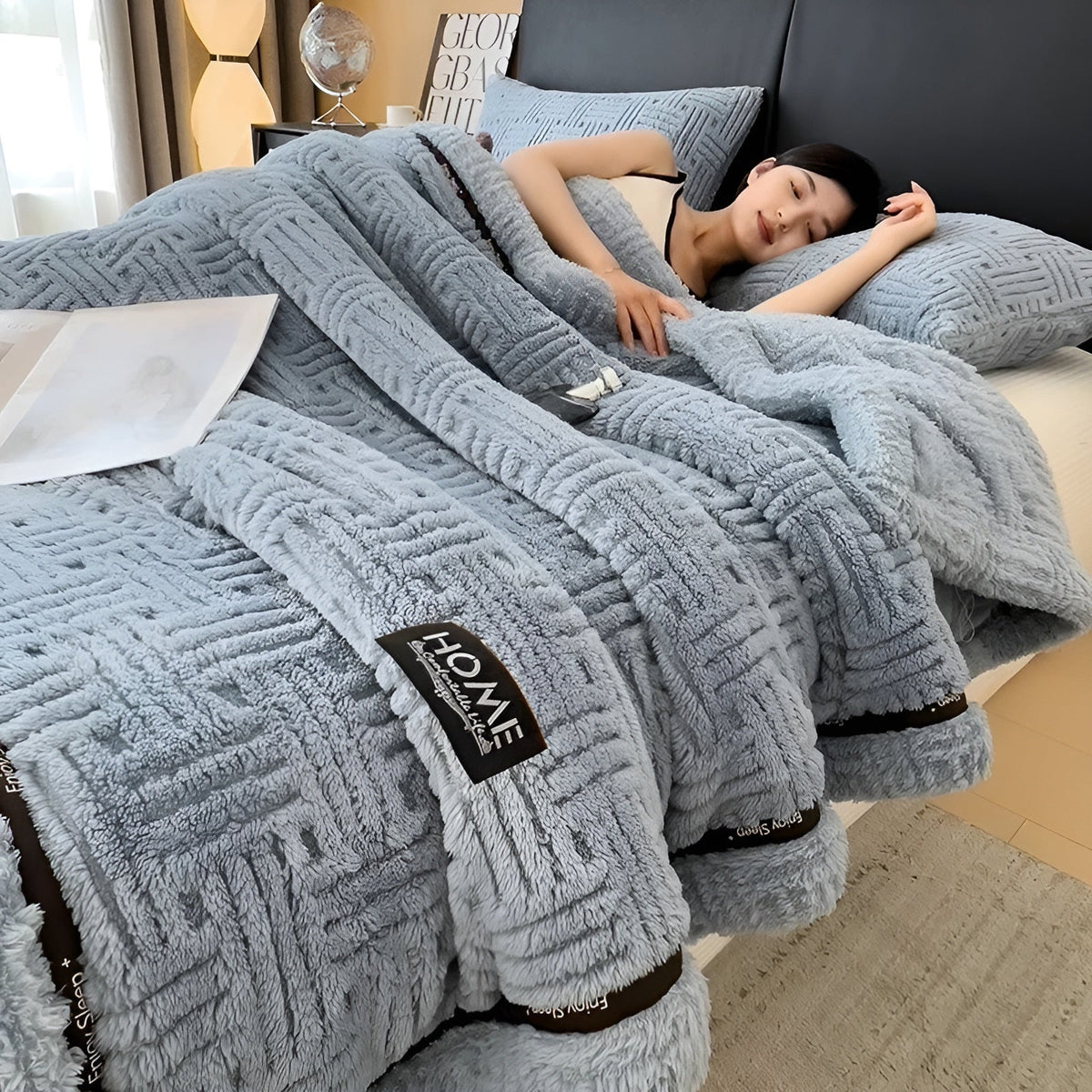 LoungeYard | Fluffy Fleece Blanket | Soft Breathable Throw Blanket — product view 3